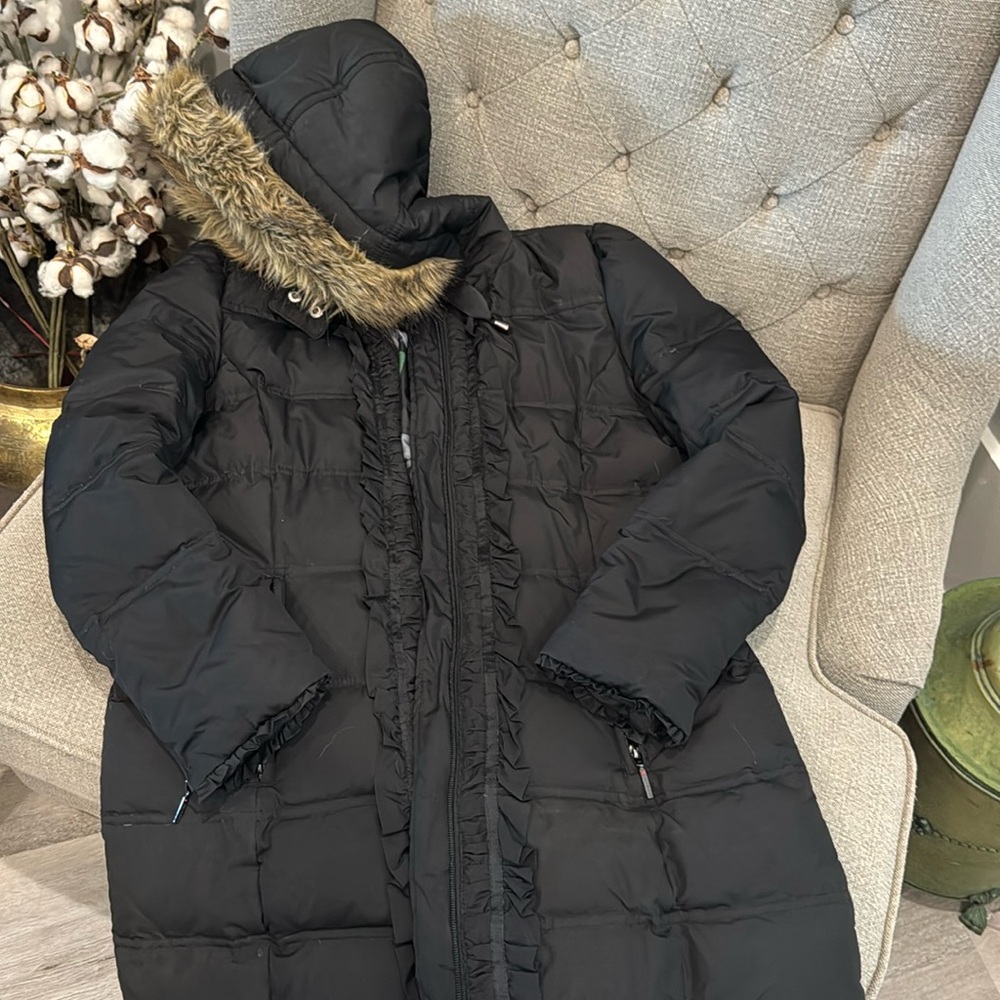 Cute feminine black puffy coat with faux fur hood and puff sleeves.